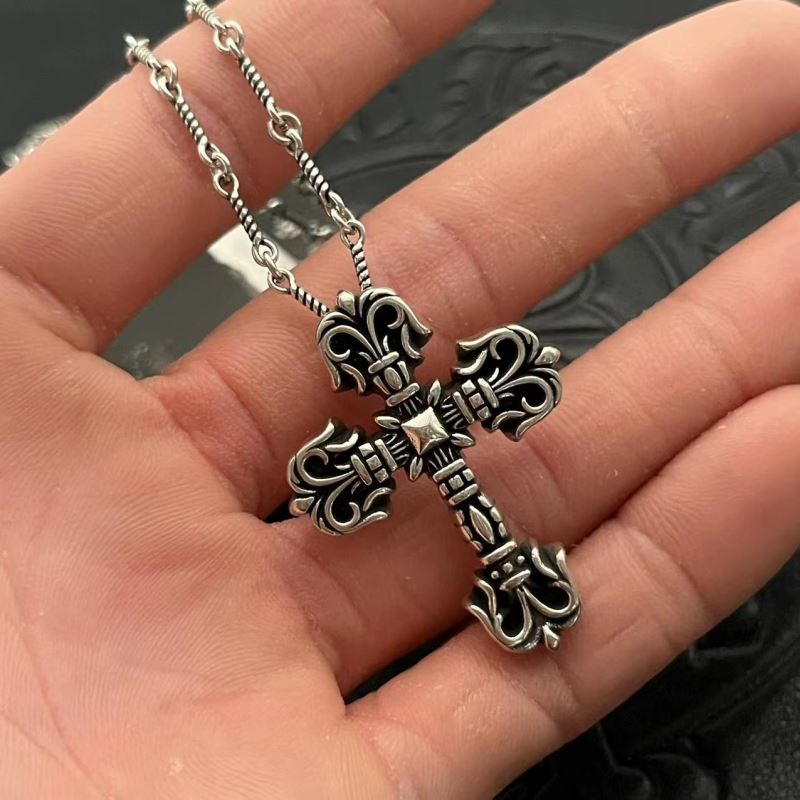 Ch*0me He**ts necklaces